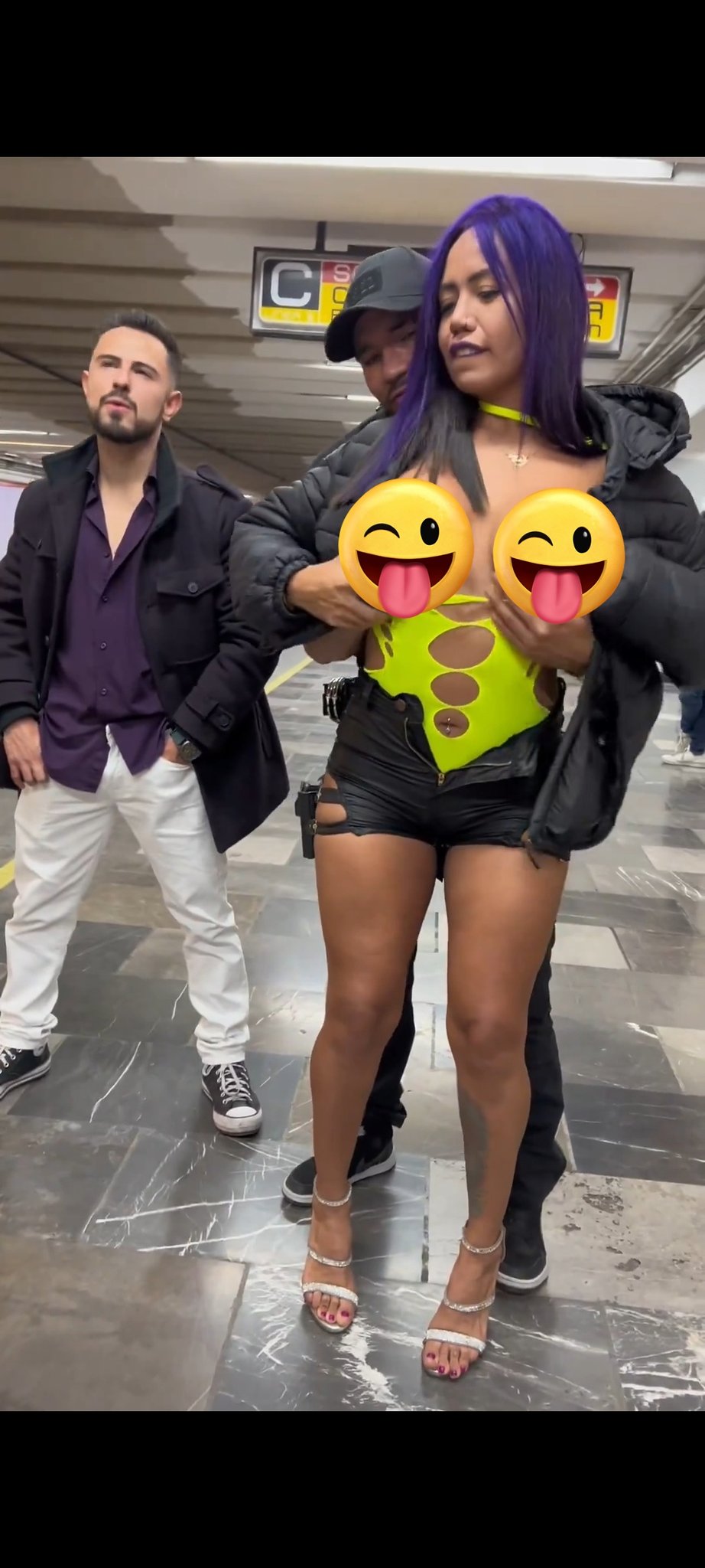 Policía que aparece en video de Luna Bella en el Metro es elemento activo de la SSC CABECERA